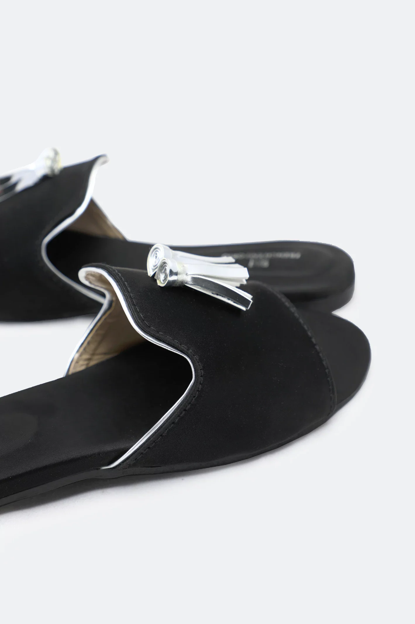 Black Ladies Casual Slippers - Image 2