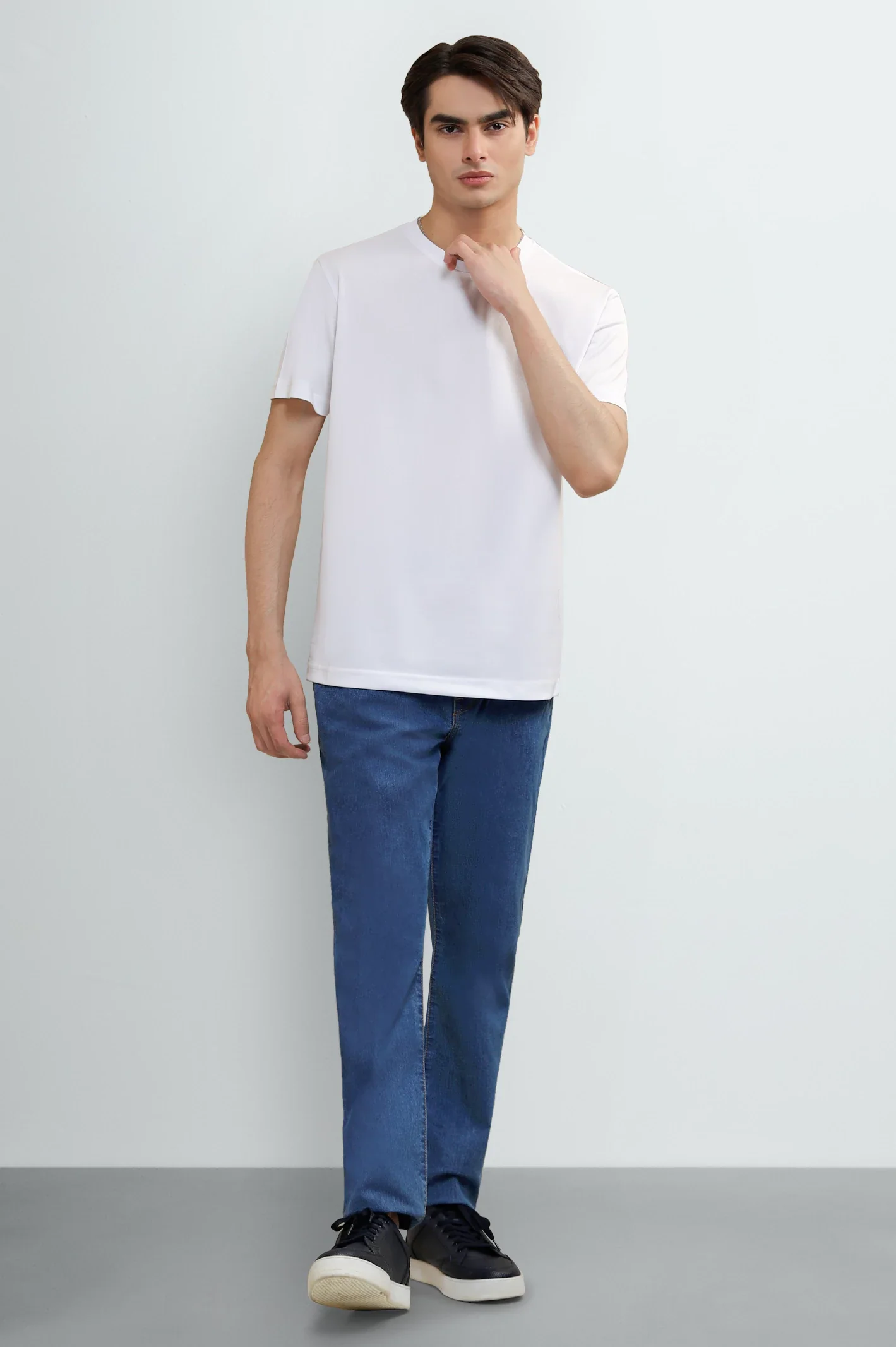 White Basic Crew Neck T-Shirt - Image 2