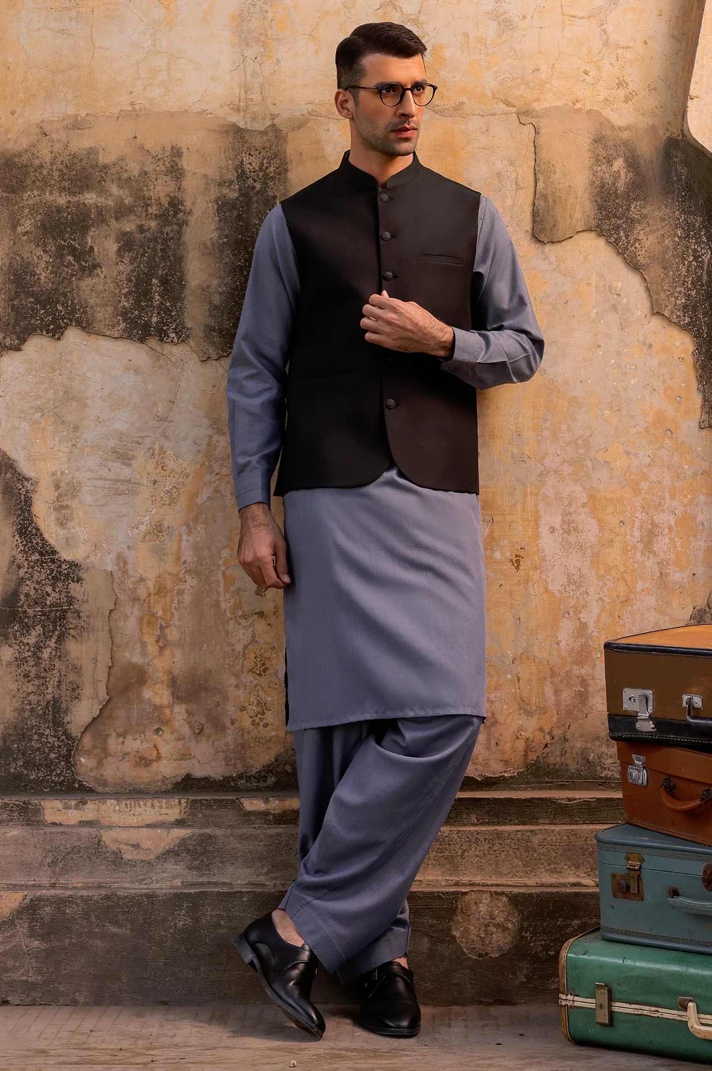 Black Premium Waistcoat - Image 2